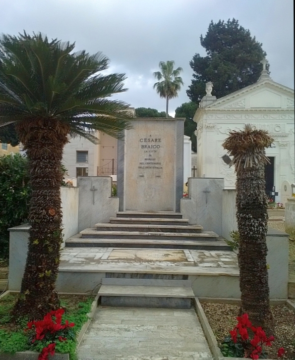 Cimitero di Brindisi. Tomba di Cesare Braico