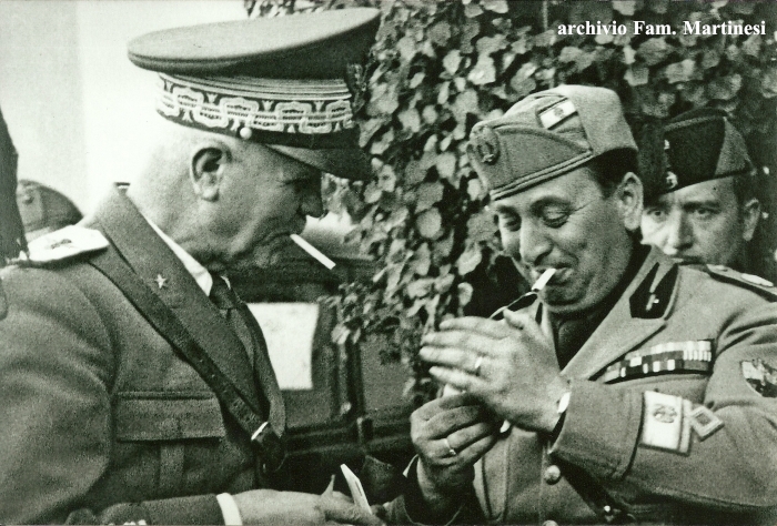Luigi Martinesi e alla sua destra il maresciallo d'Italia Pietro Badoglio