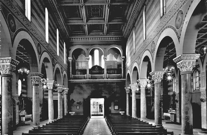 Brindisi. Chiesa del Sacro Cuore di Gesù (Salesiani). Interno