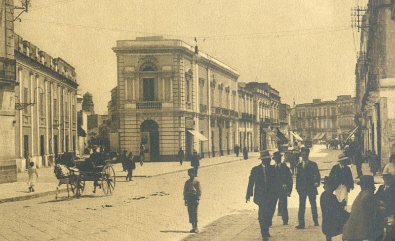 Corso Umberto e Palazzo Titi negli anni Trenta
