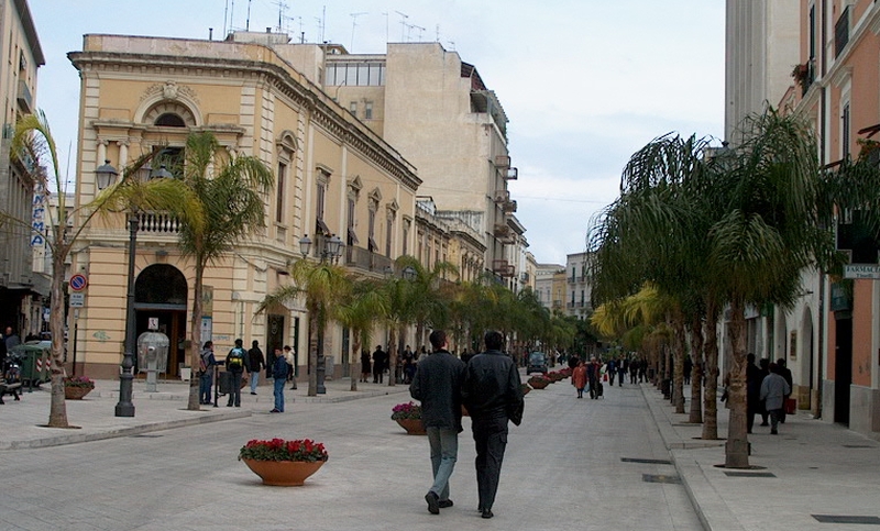 Corso Umberto e Palazzo Titi nel 2002