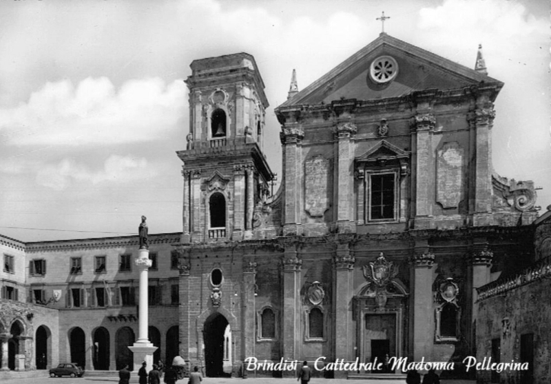 Il Duomo negli anni Cinquanta con il timpano