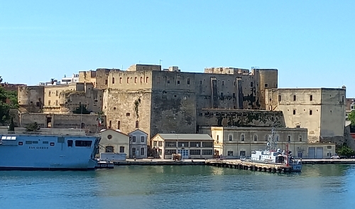 Il Castello Svevo o di Terra - <em>voluto nel 1227 da Federico II, è stato ampliato dagli aragonesi</em>
