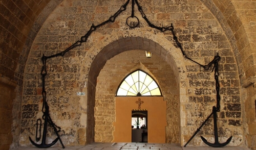 La catena angioina - <em>Serviva a chiudere l'ingresso al porto interno, oggi è conservata nel Castello Svevo</em>