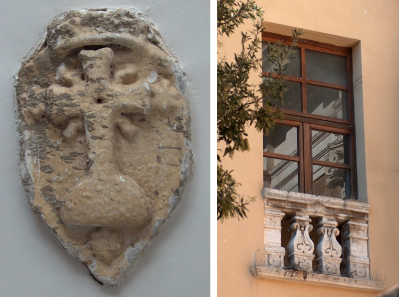 Brindisi. Ex convento di Santa Teresa, a sx l'emblema dei Carmelitani, a dx la finestra con i balaustrini