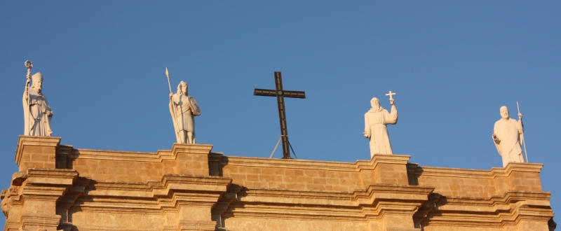 Le statue in marmo sintetico realizzate da Francesco Fiorentino collocate nel 2007