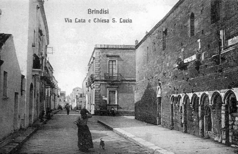 Brindisi. Chiesa di Santa Lucia. Foto del lato su via Lata risalente al 1908 - coll. G. Membola(C)