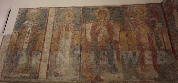 Chiesa superiore di Santa Lucia. Affreschi della parete della navata destra. Da sx san Donato, sant'Agata, Madonna con Bambino e san Michele Arcangelo