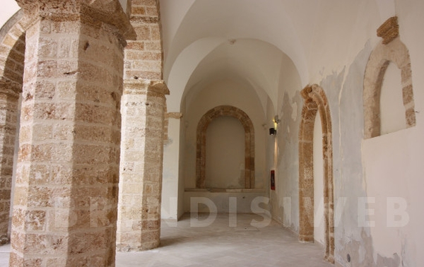 Particolare del porticato del chiostro di san Paolo Eremita