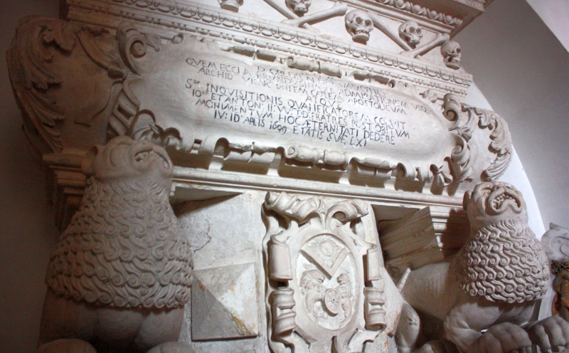 Brindisi. Chiesa di San Paolo eremita. Sepolcro dei Moricino, dettaglio