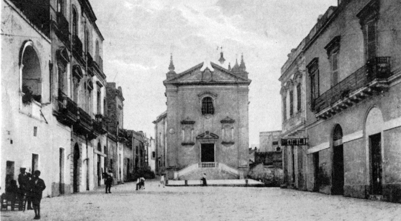 Piazza e chiesa delle Anime del Purgatorio in un'immagine d'epoca