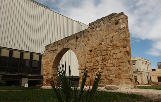 Brindisi. Resti della chiesa di San Pietro degli Schiavoni. Matroneo
