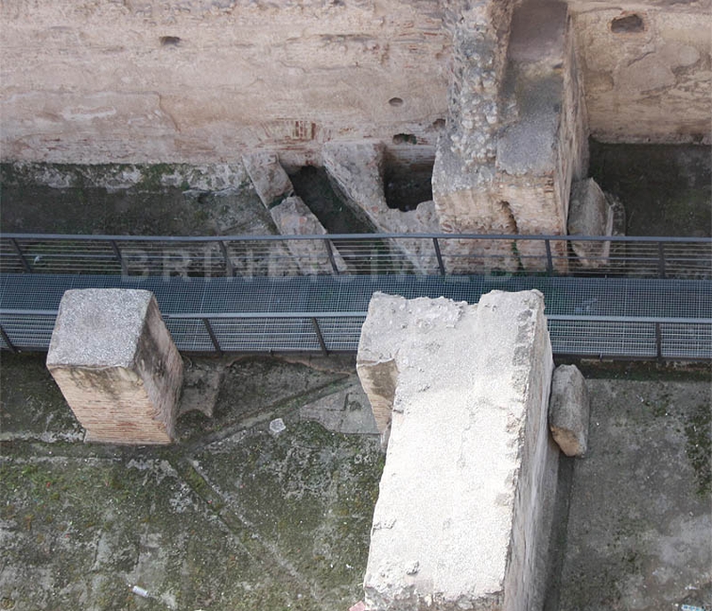 Vasche limarie, particolare del condotto di smaltimento dell'acqua e del limo