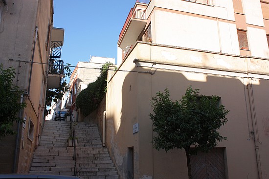 Brindisi, scalinata di via S. Antonio Abate vista da via Porta Lecce