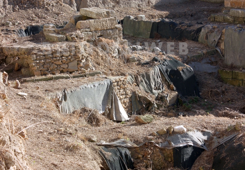 Brindisi, via Mennitti, già via del Mare. L'area dei ritrovamenti nel 2016, si notano i diversi livelli stratigrafici oggi coperti
