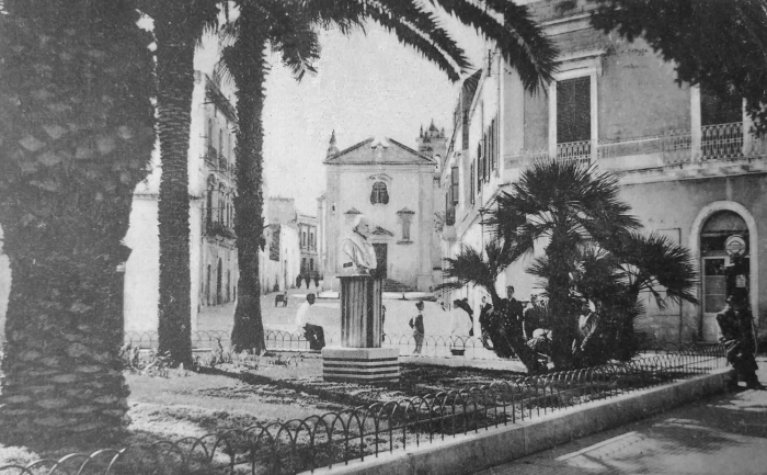 Brindisi. Piazza del Popolo. Busto di Giuseppe Garibaldi. Collezione della Valigia delle Indie