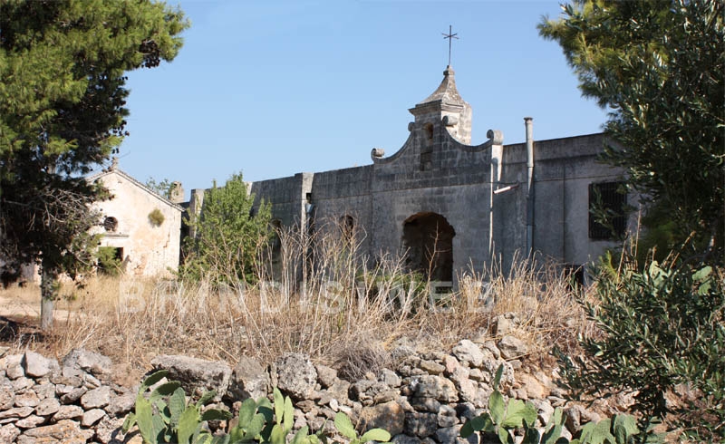 Brindisi. Masseria Cafaro, esterno e cappella