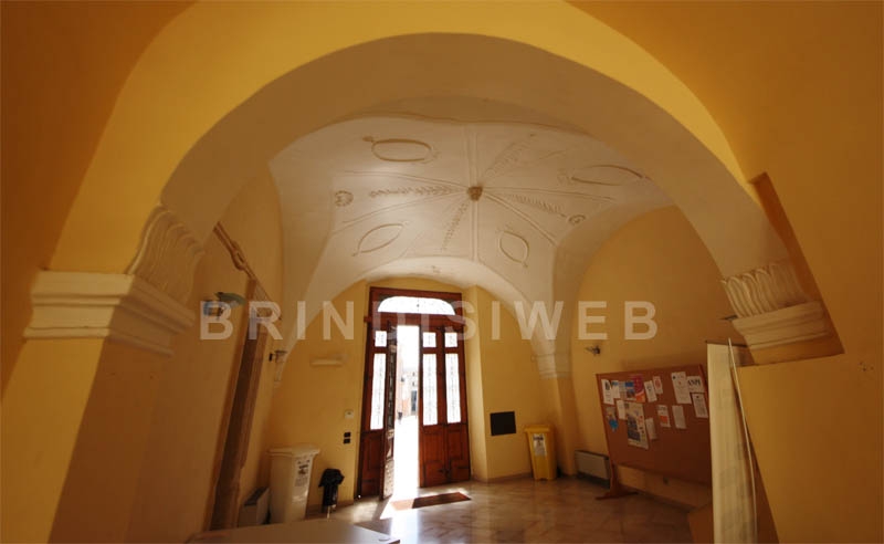 Palazzo Guerrieri, la sala all'ingresso