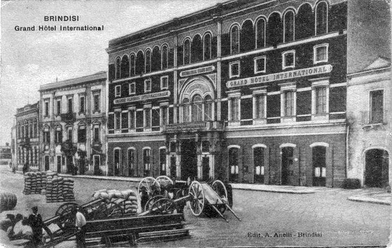 Ingresso del Grande Albergo Internazionale, primi anni del Novecento