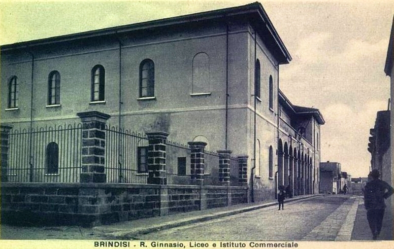 Brindisi. Il Liceo Ginnasio nell'ex convento dei frati domenicani di via Cortine