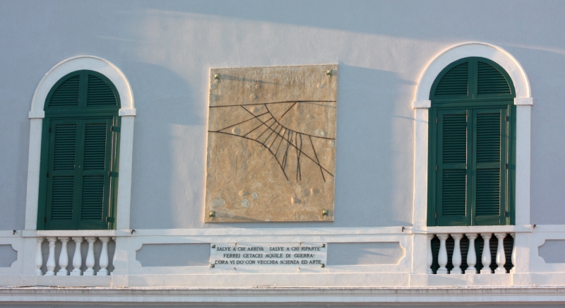 Brindisi. La Meridiana del Porto vista da piazza Vittorio Emanuele II