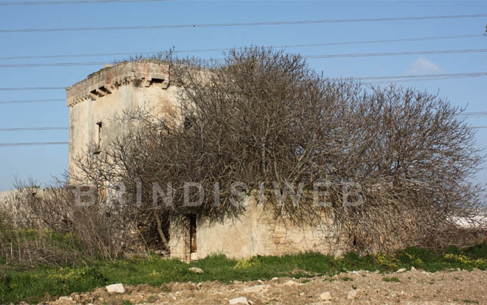 Brindisi. La Torre ed alcuni fabbricati della masseria Migliori nel 2006 - ph. Giovanni Membola