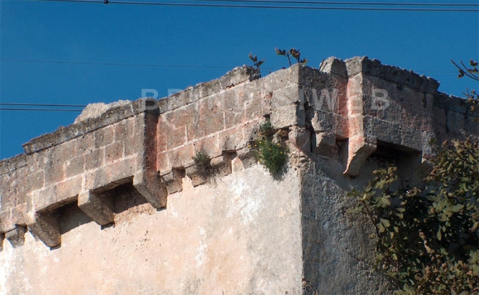 Brindisi. La Torre di Migliori. Particolare delle caditoie - ph. Giovanni Membola 2006