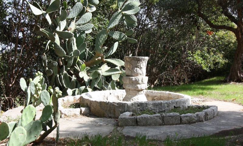Una antica fontana all'interno della proprietà Guadalupi