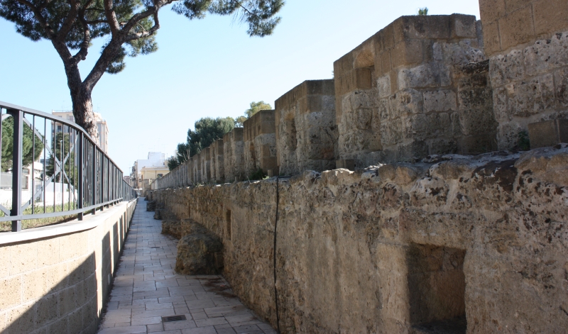 Brindisi. Le cortine di via dei Mille