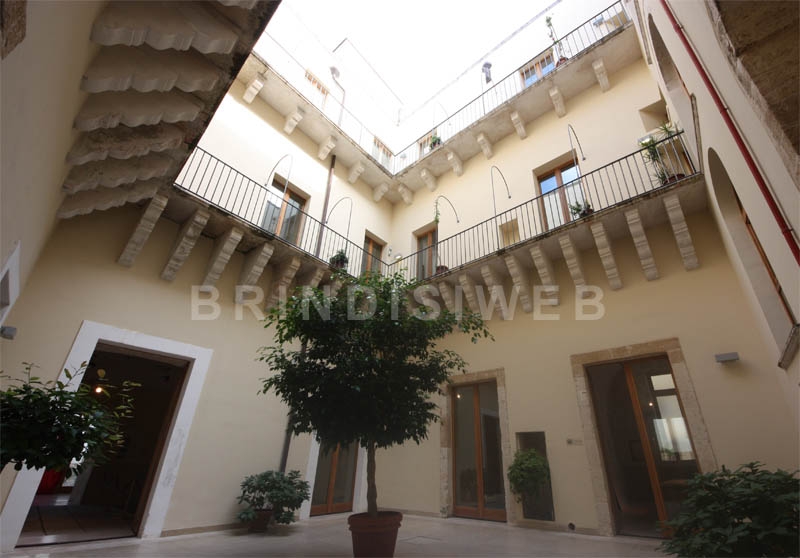 Brindisi. Palazzo Granafei Nervegna. Cortile