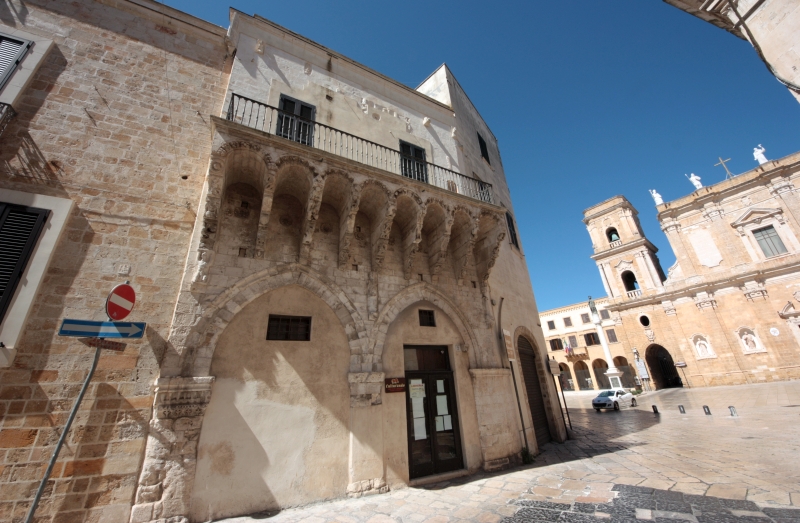 Brindisi. Palazzo Balsamo e Piazza Duomo