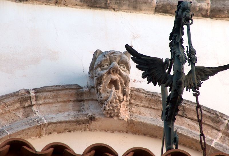 Palazzo Perez. Mascherone antropomorfo