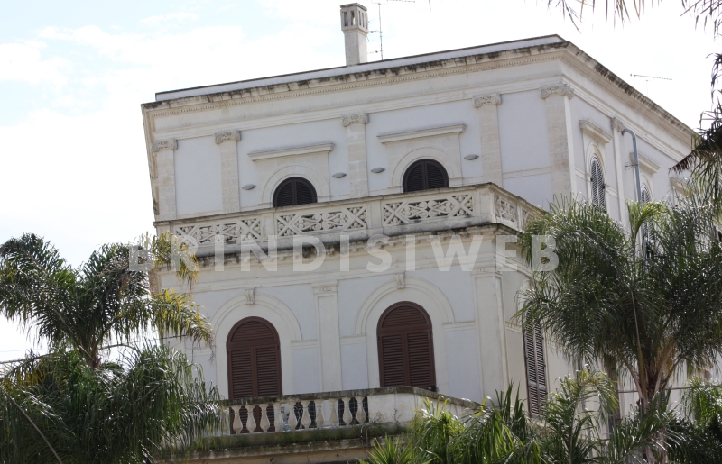 Brindisi. Palazzo Pinto Barnaba. Particolare del grande balcone principale