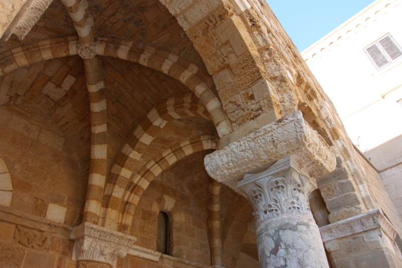 Brindisi. Piazza Duomo. Portico dei Dè Cateniano, particolare