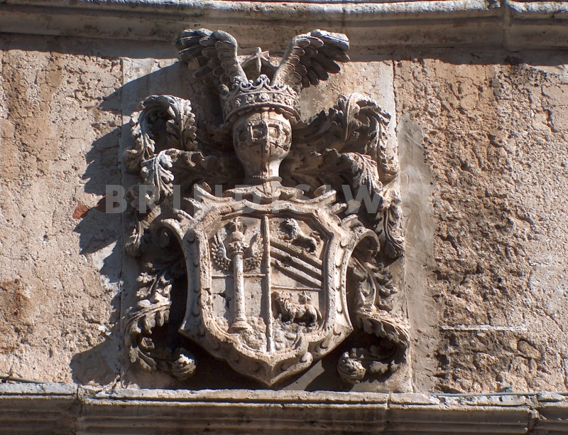 Brindisi. Palazzo Ripa, arma araldica della famiglia