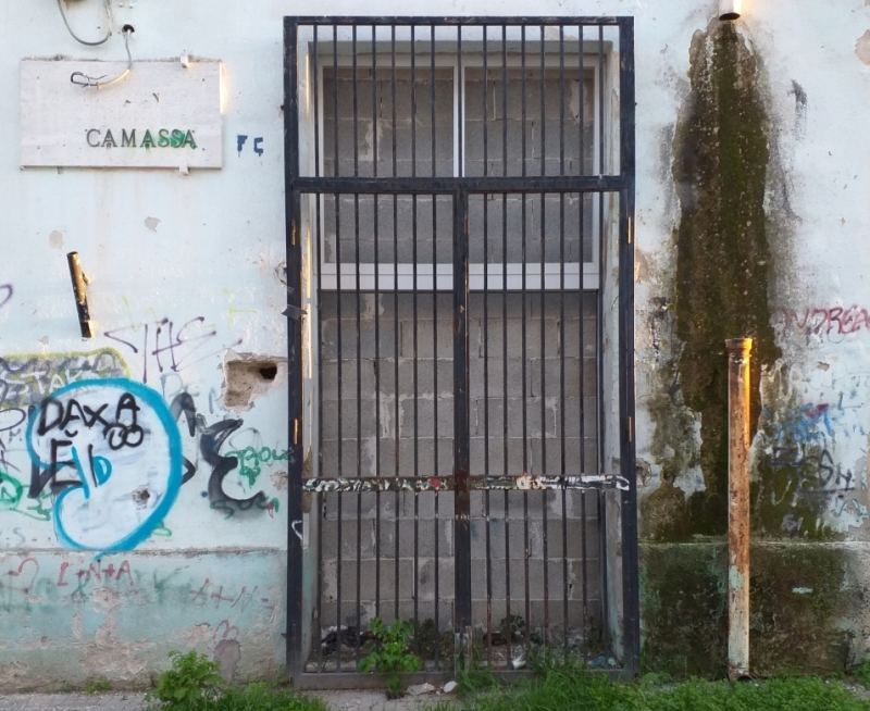 Quello che è stato l'ingresso principale della scuola