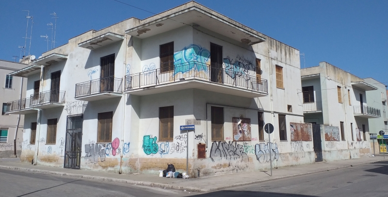 Brindisi, via Sicilia. Lex scuola elementare Camassa nel 2021