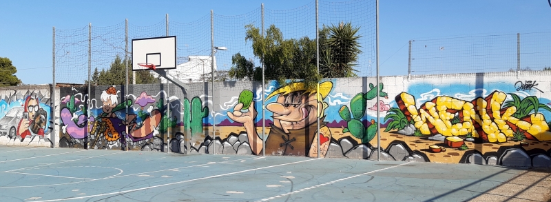 Brindisi. Frazione di Tuturano, Parco della Gioia, i murales di Mr. Wany sui muri perimetrali