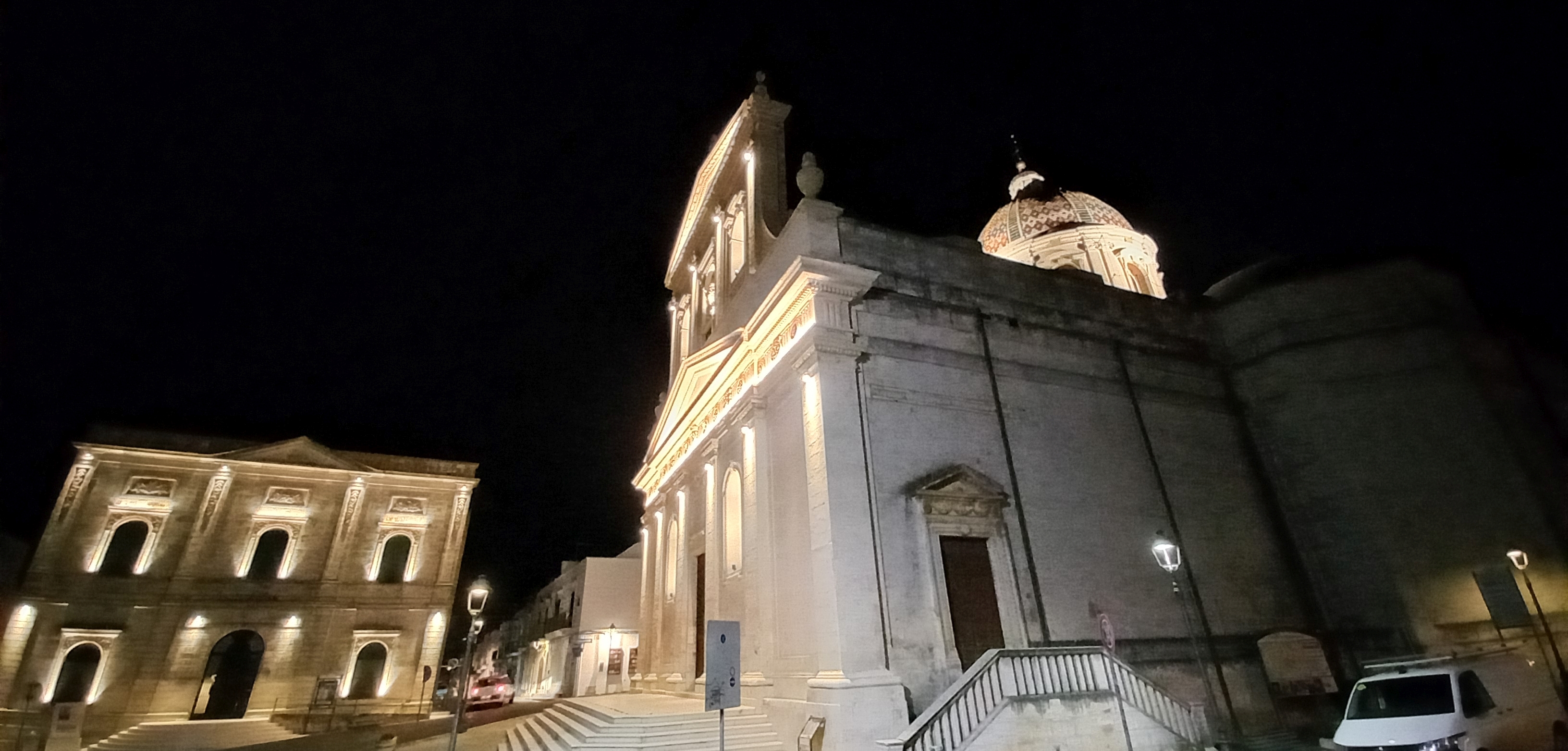 Ceglie Messapica. Teatro comunale e chiesa di San Rocco