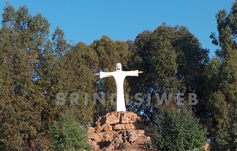 Cellino San Marco. Statua del Redentore