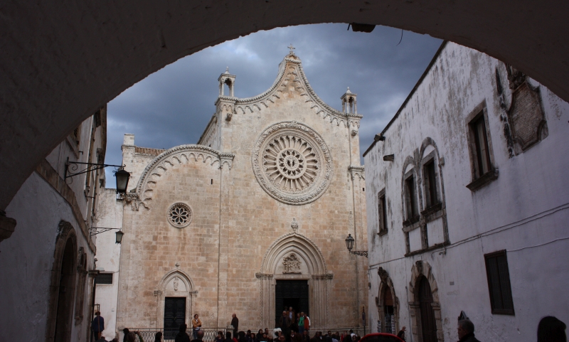 Ostuni. La Concattedrale vista dall'arco Scoppa