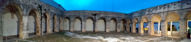 Ostuni. Chiesa Santissima Annunziata. Chiostro del convento