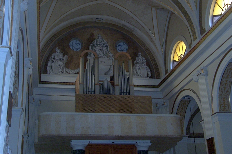 San Pancrazio Sal.no. Chiesa Matrice dei Santi Pancrazio Martire e Francesco d'Assisi. Cantoria e organo a canne