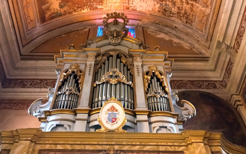 San Vito dei Normanni. Chiesa Matrice di Santa Maria della Vittoria. Organo settecentesco