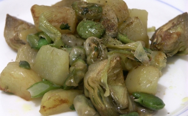 Fave, patate e carciofi - ph. veganblog.it