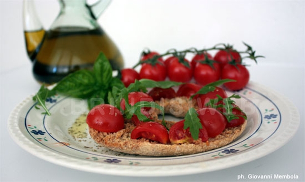 Frise o Piscuettu al pomodoro