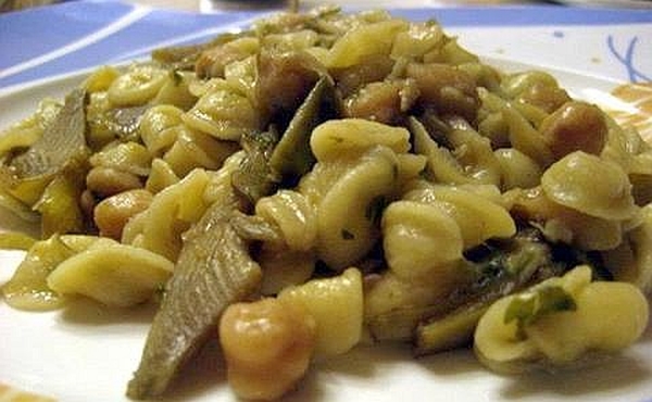 Orecchiette con carciofi e ceci - ph. ideericette.it
