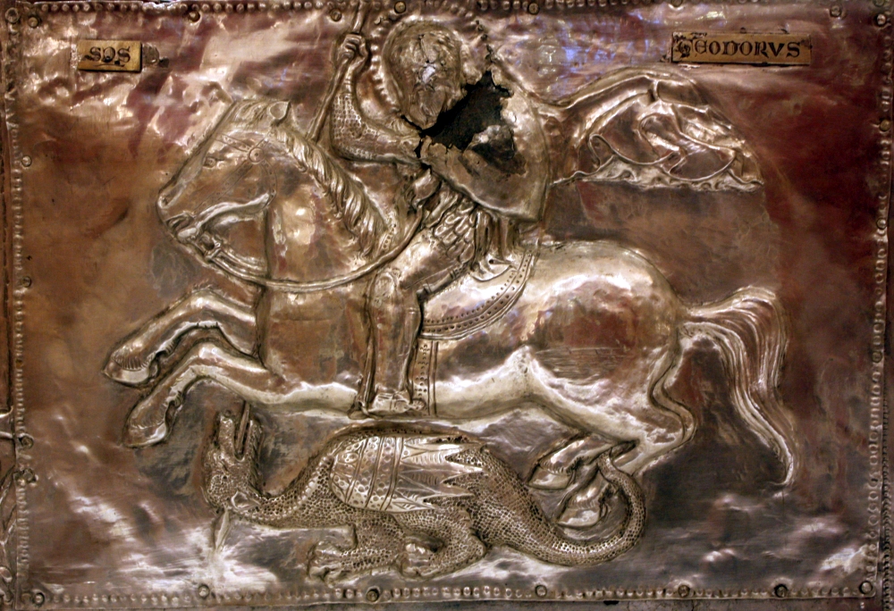 Brindisi, Museo Diocesano. Arca di San Teodoro. Lamina d’argento con la figura di un cavaliere che trafigge il drago con la lancia