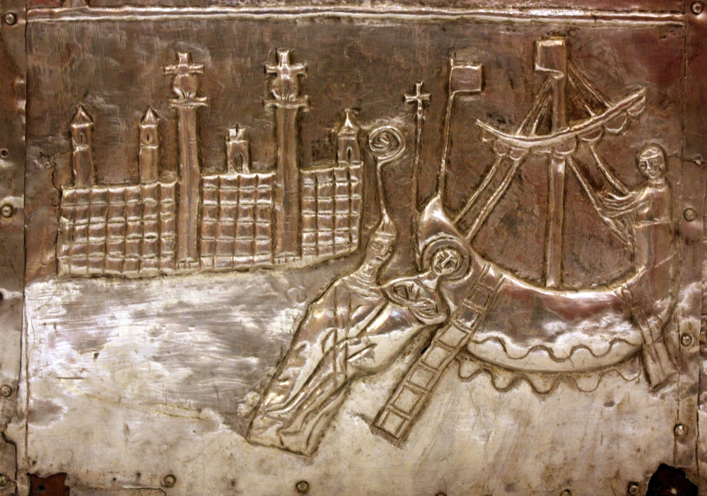 Brindisi, Museo Diocesano. Arca di San Teodoro. Lastra con scena dell’arrivo delle reliquie a Brindisi