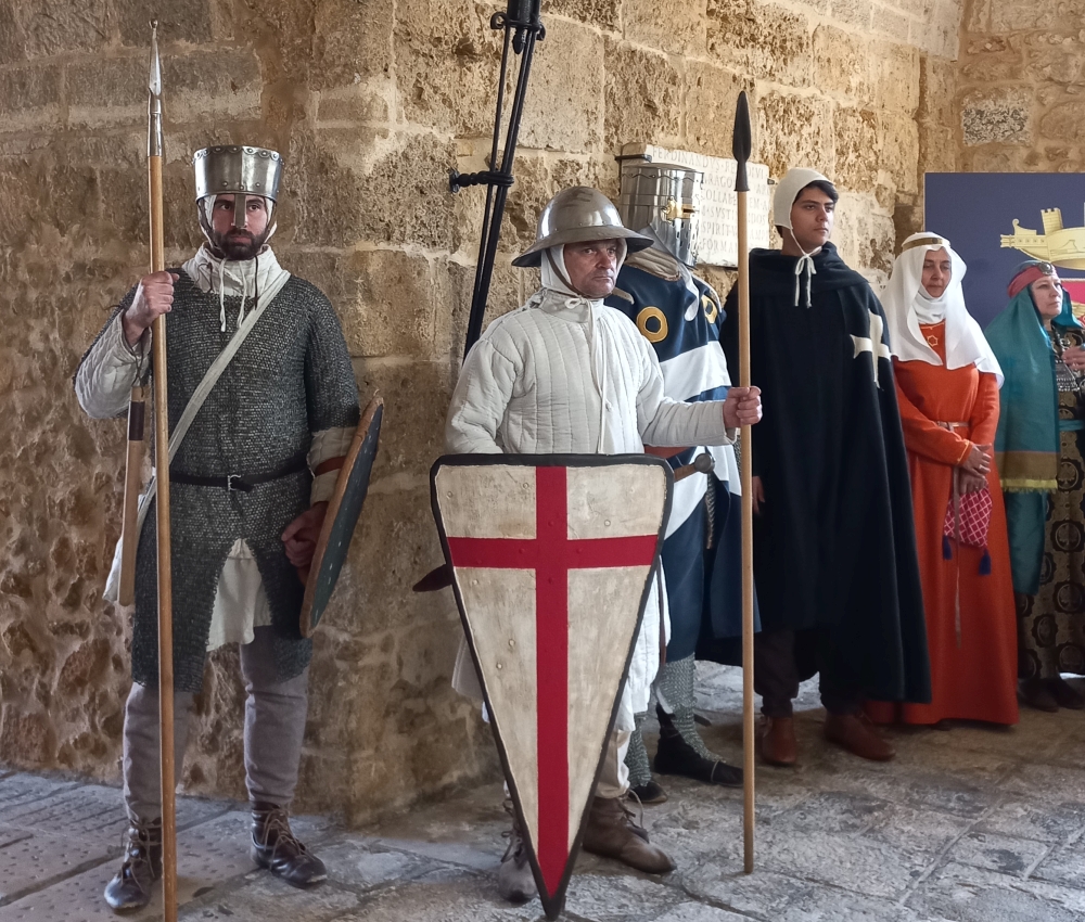 Rievocazione storica con i figuranti dell'associazione Brvndisivm Historica APS al Castello Svevo - ph. G Membola(C)